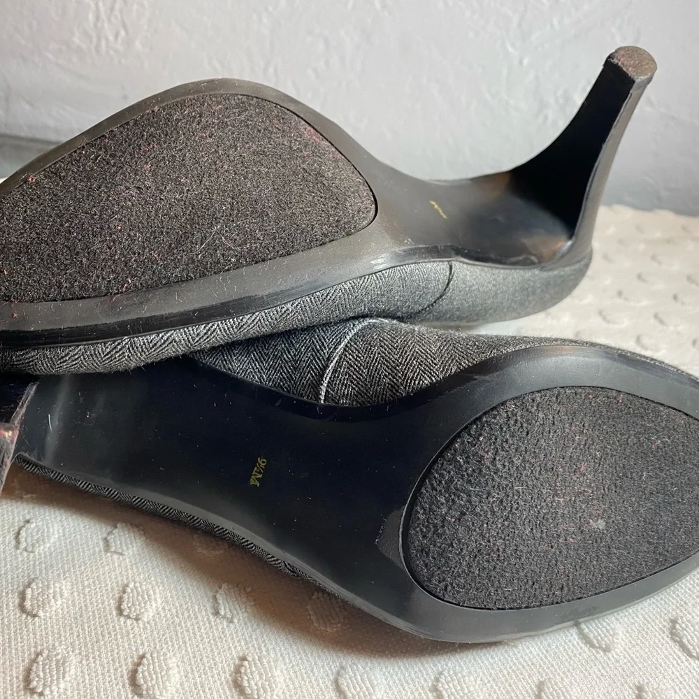 Ann Marino grey Herringbone Pumps with Black Satin Bow Accent - Picture 9 of 16